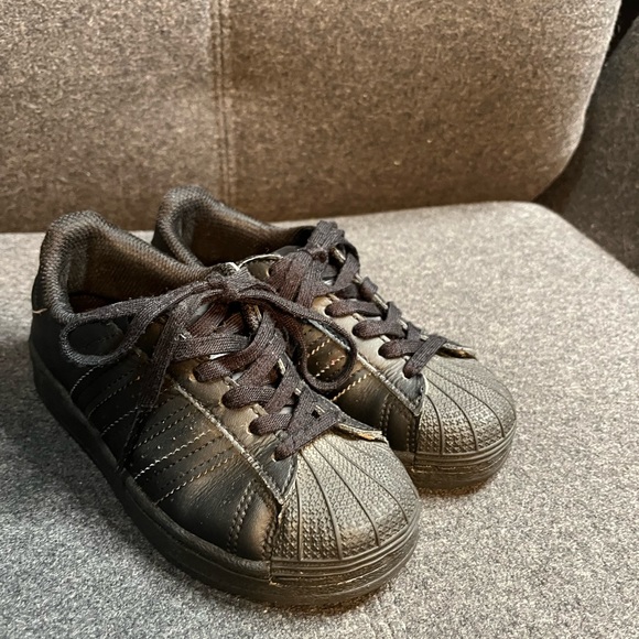 adidas Unisex-Child Superstar Shoes Junior Sneaker 11K - Picture 1 of 7